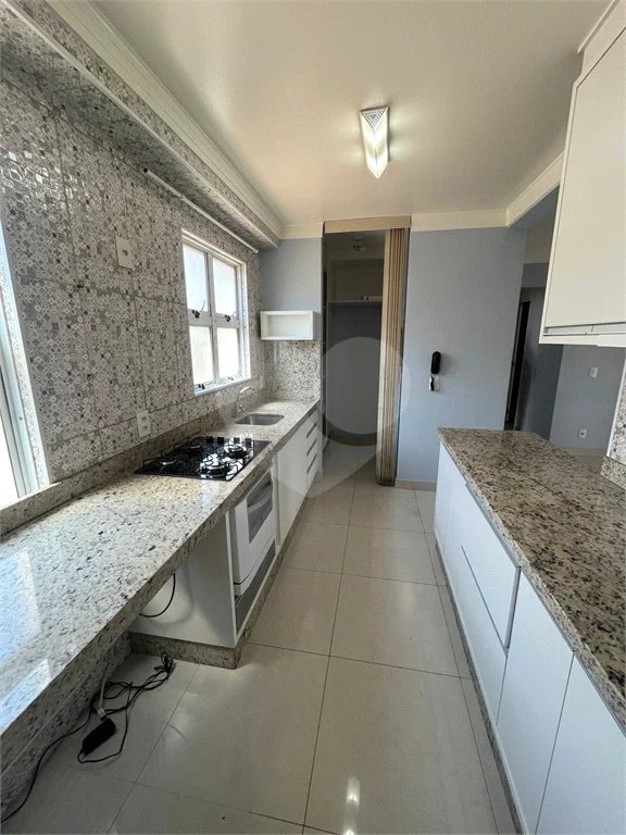 Apartamento 3 dormitórios no Avalon