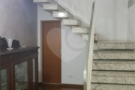 CASA COM 3 SUITES 3 VAGAS COM 240M² NO CAMPO BELO