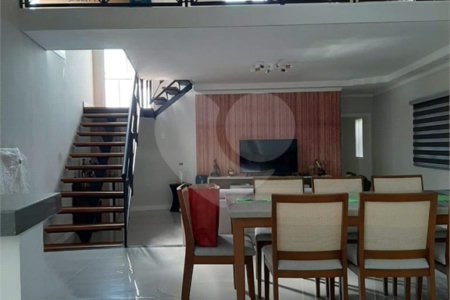 Casa Térrea 3 suítes, Piscina - Excelente Localização Á venda