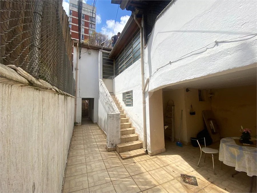Terreno 10 X 30m,ideal para construtor, com casa principal, mais 3 casas no mesmo terreno e gerando renda, em Perdizes - São Paulo
