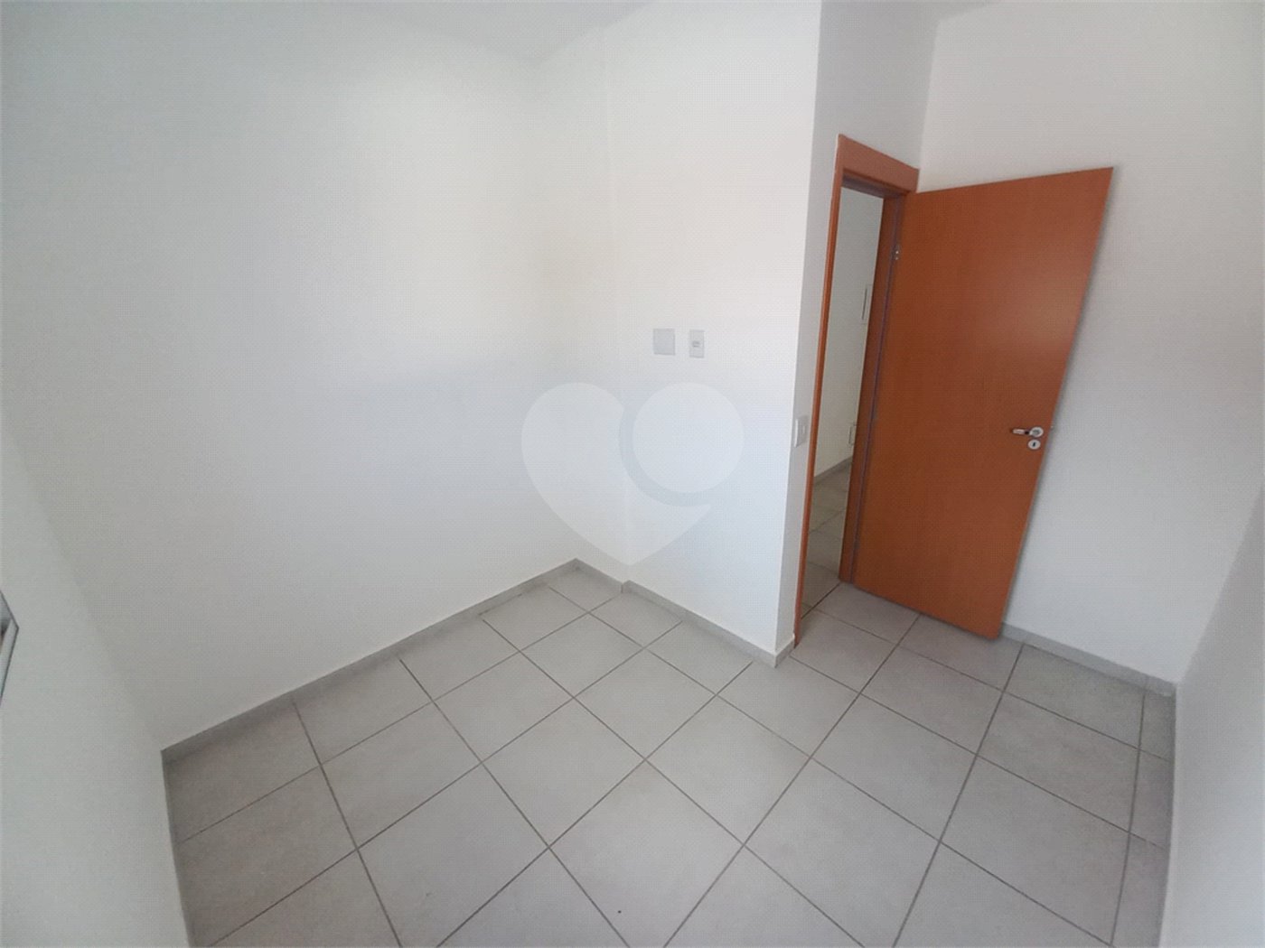 Apartamento no Condomínio Mirante Araucária.