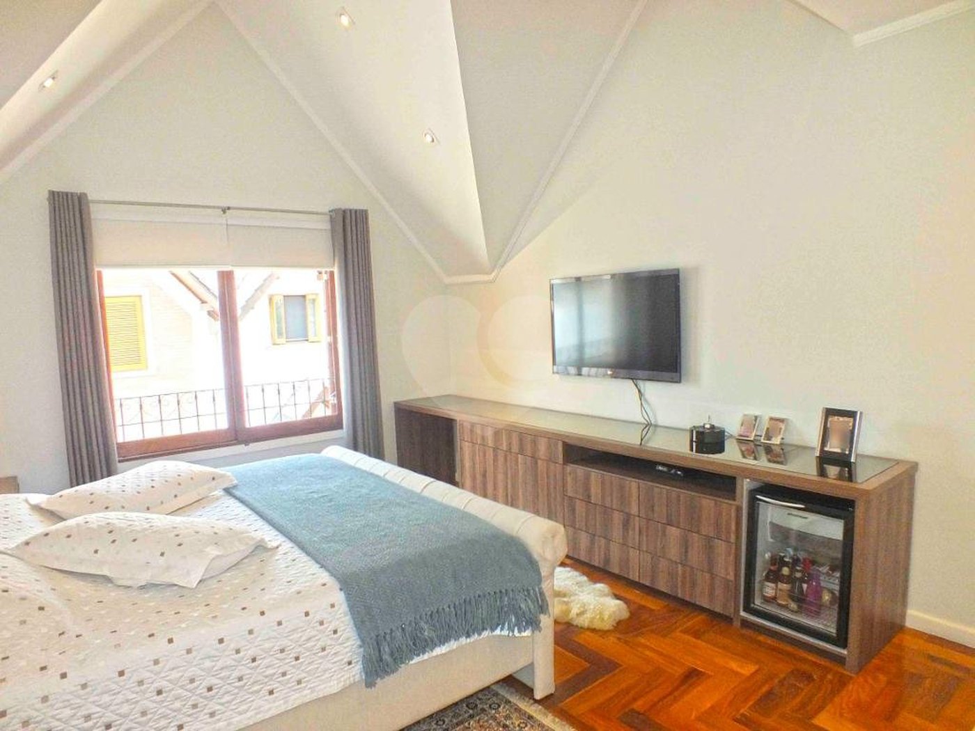 Casa à venda com 5 suítes no condomínio Vilaggio Monte Alegre, São Paulo - SP