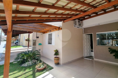 Casa no Condomínio Flamboyant II a venda .