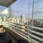Apartamento totalmente decorado em Moema com 70 m2 , 2 quartos, 2 suítes e 2 vagas, ambientes com ar condicionado.