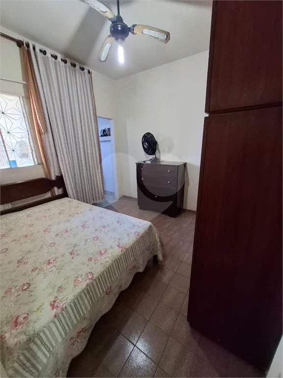 Ó TIMO CASA COM 3 QUARTOS E TERRAÇO EM CONTOMINIO FECHADO
