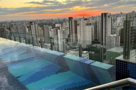 Apartamento novo na Vila Mariana com 38m², 1 vaga e próximo ao metrô.