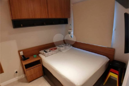 Apartamento com varanda e vaga de garagem à venda no Brás, a 5 minutos do Metrô