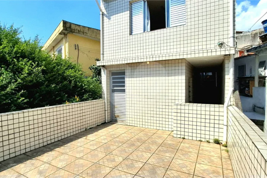 Excelente Sobrado eom ótima localização. Venha fazer uma visita.