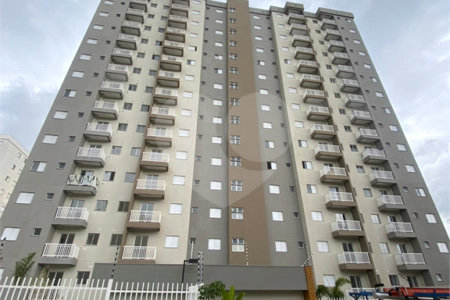 Apartamento no Condomínio Parque dos Jacarandás.