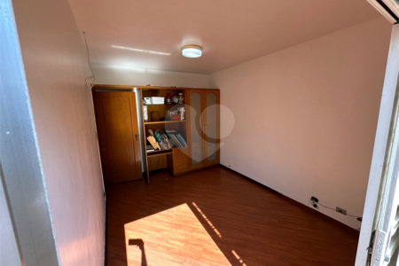 Casa à Venda no Bosque da Saúde com 271m², 3 Dormitórios, 1 Suíte e 4 Vagas