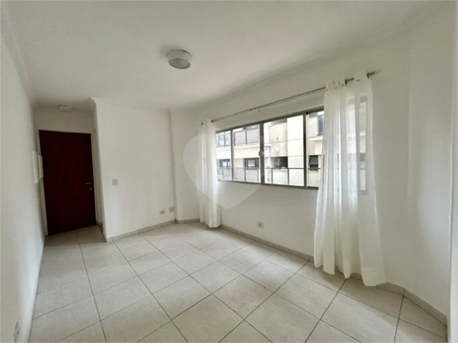 Apartamento Reformado com 1 dormitório, 1 vaga de garagem em Santa Cecília.