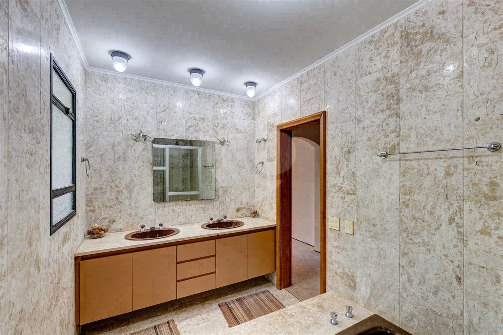 Sobrado à venda ou para alugar com 4 quartos, sendo 2 suítes, em Alto da Boa Vista, São Paulo, SP