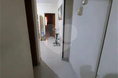 Casa com 250m², 4 dormitórios, 2 vagas.