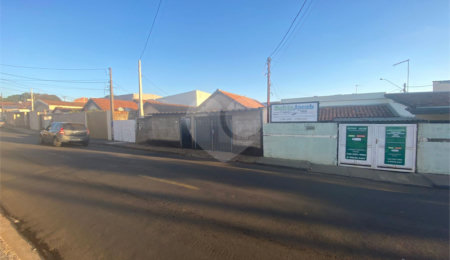 Casa à venda com 3 quartos, sendo 1 suíte, em Vila São José, São Carlos, SP