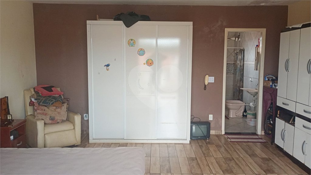 Sobrado à venda com 3 quartos, sendo 1 suíte, em Parque Residencial Maria Stella Faga, São Carlos, SP