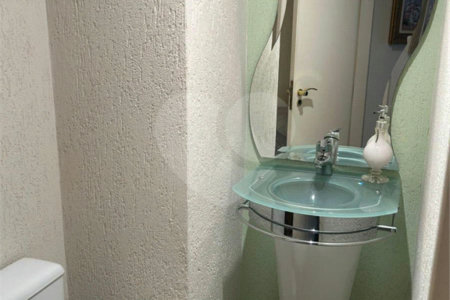 Apartamento na Vila Regente Feijó com 135m2, com 2 dorms, 1 suíte, 2 vagas. Estuda permuta.