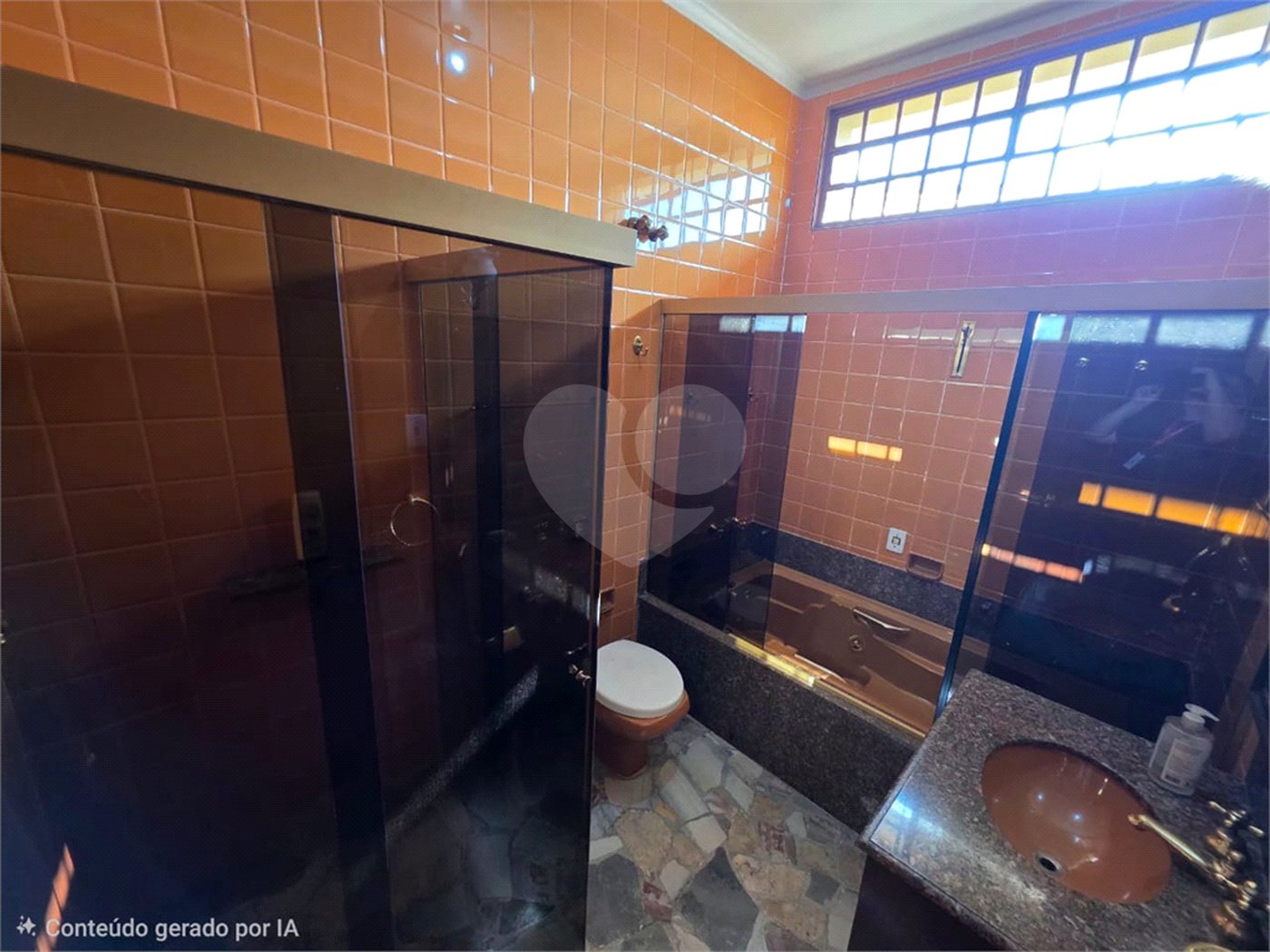 Casa Térrea 5 quartos bem localizada com piscina.