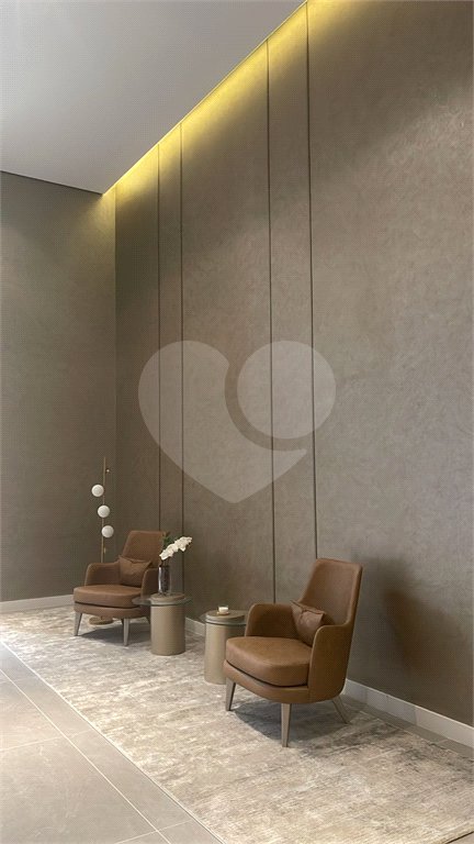 Apartamento á venda no 31o. andar com 126,53m2 COM VISTA PANORÂMICA PERMANENTE para a SERRA DA CANTAREIRA E PAULISTA, com 3 suítes e 2 vagas, Condomínio Clube,próximo do metro Brás. Estuda Proposta