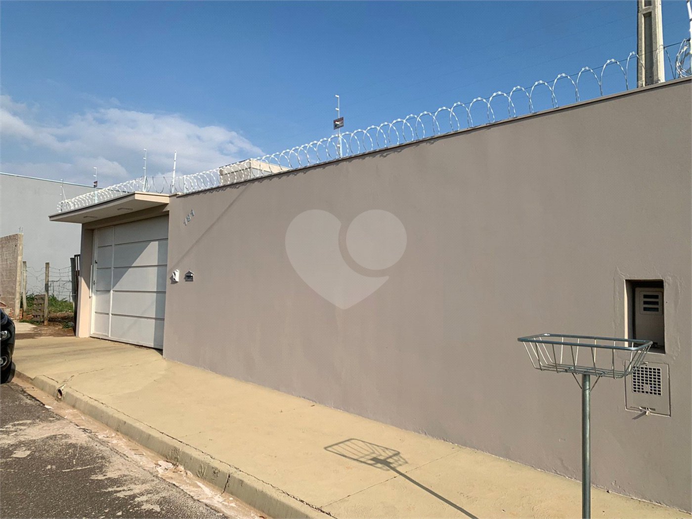 Casa térrea com piscina para venda no Residencial Arcoville