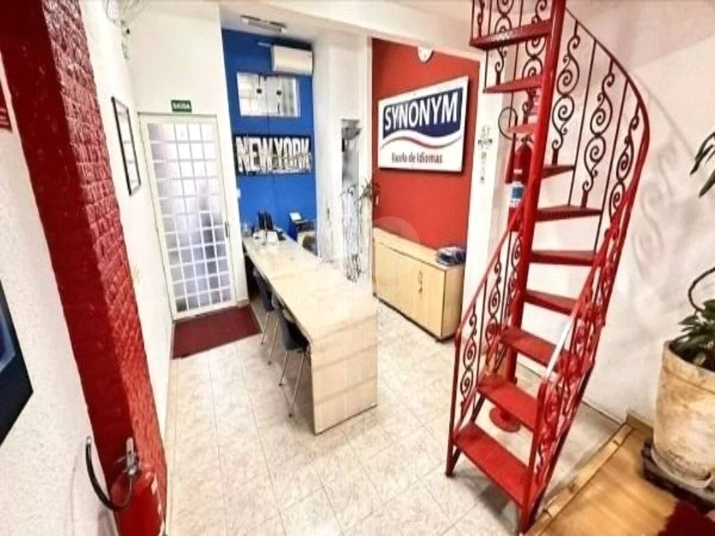 Prédio comercial com 322m², 8 salas, 3 banheiros, à venda no bairro Santo Antônio, São Caetano do Sul