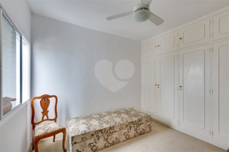 Apartamento à venda com 3 suítes em Real Parque, São Paulo, SP