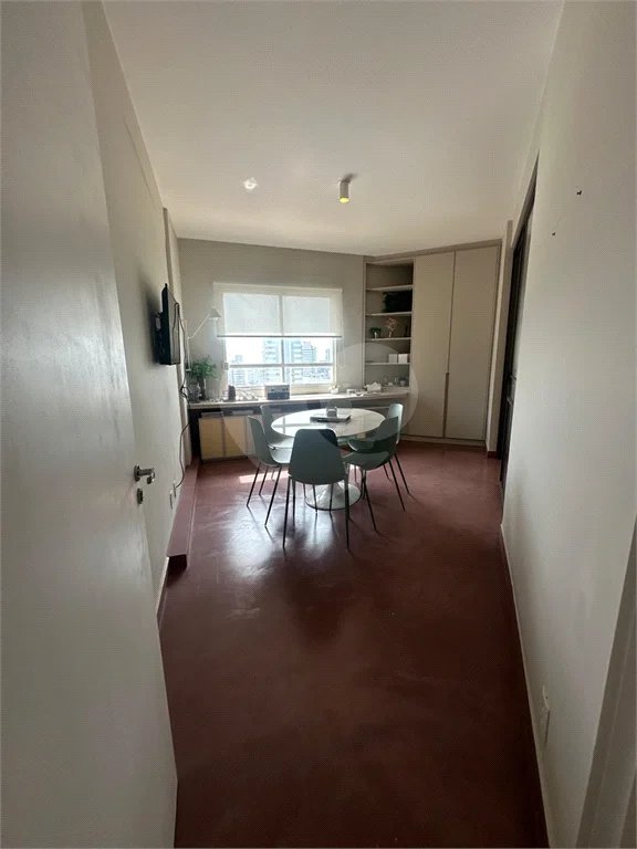 Sala comercial para venda ou locação na Avenida Paulista. 68m2