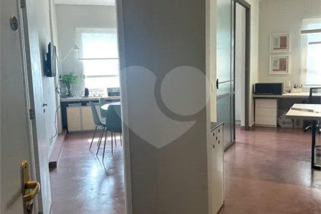 Sala comercial para venda ou locação na Avenida Paulista. 68m2