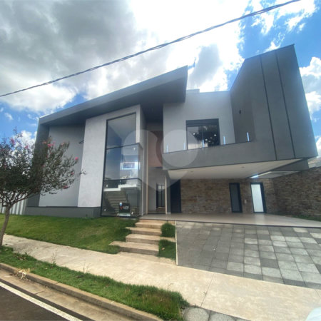 Casa à Venda no Condomínio Damha III
