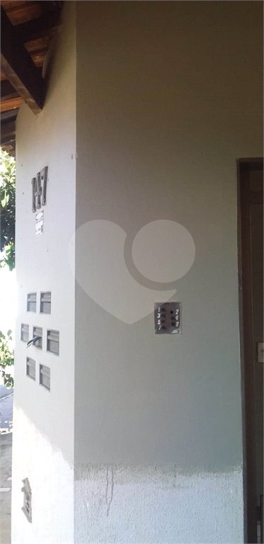 Prédio para venda com 6 kitnets.