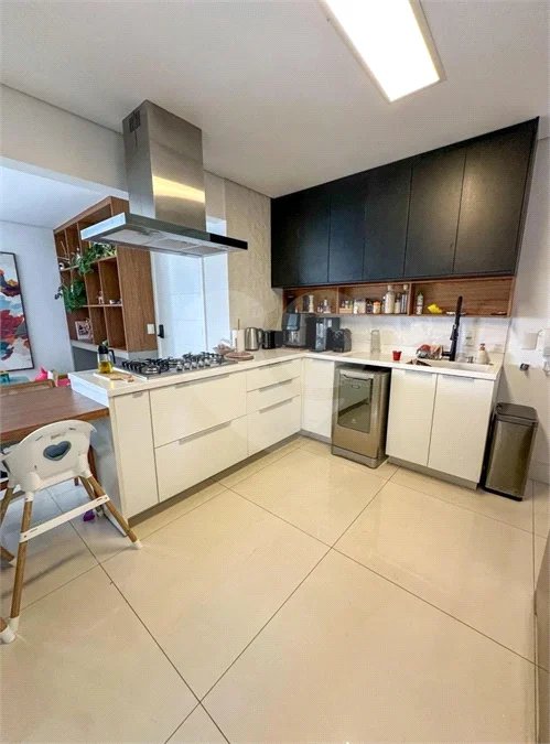 Apartamento de 106 m² no Auge Home Resort, porteira fechada, com 3 dormitórios, 1 suíte, varanda gourmet, 2 vagas, depósito e lazer completo.