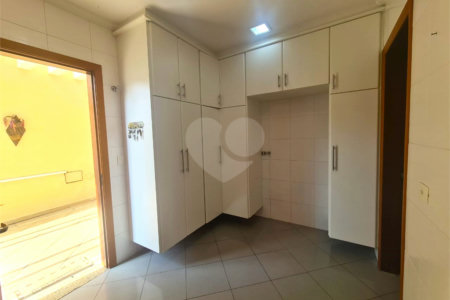 Casa à venda com 3 suítes em Interlagos, São Paulo, SP