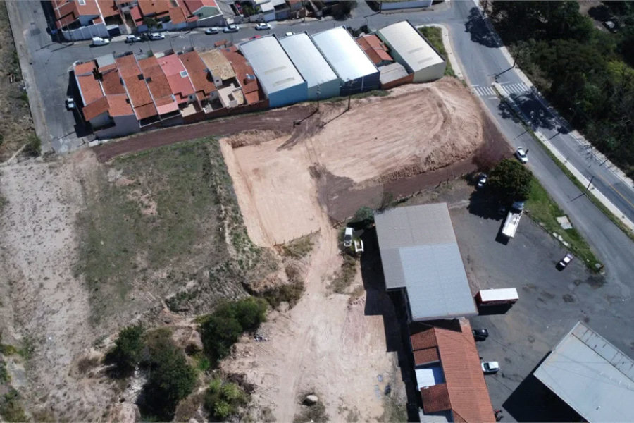 Terreno Amplo com 6.265m² e Acesso por Dois Níveis – Ótima Localização!