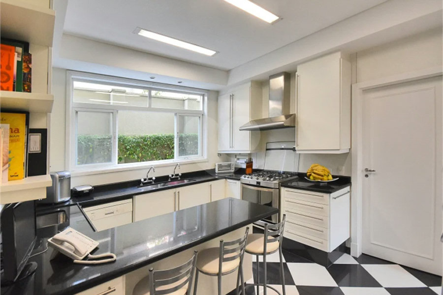 Casa impecável em terreno de 546m2
