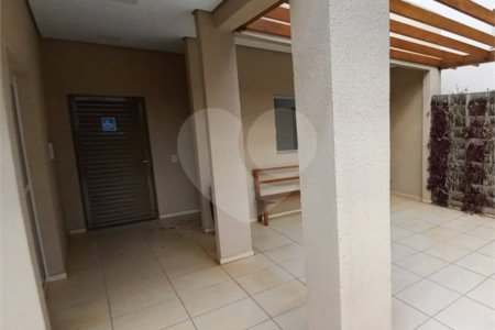 Apartamento no Condomínio Mont Vernon .