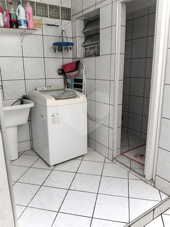 Sobrado em condomínio fechado com 3 dormitórios e 100m2