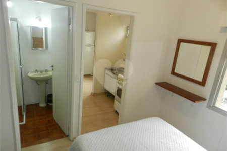 Apartamento mobiliado na Bela Vista de 36m² com 1 vaga de garagem.
