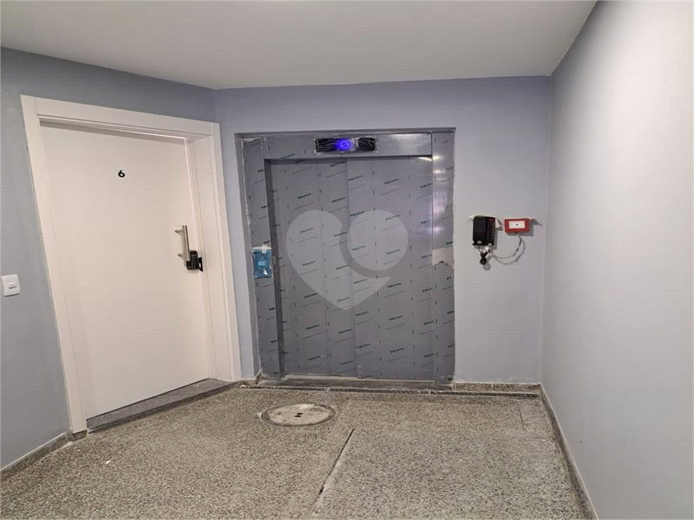 Studio de 35m2 à venda reformado com varanda na Vila Clementino