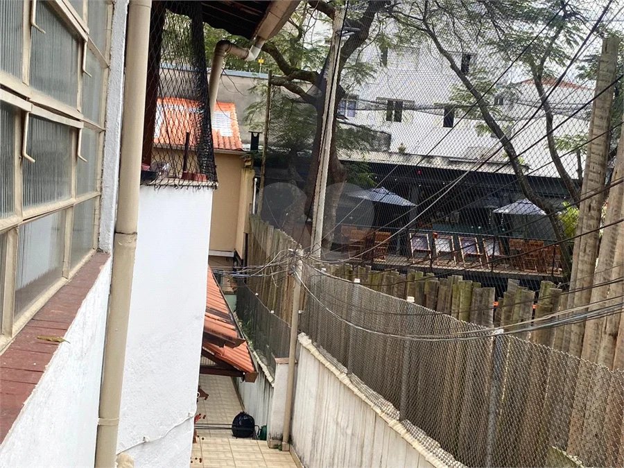Terreno 10 X 30m,ideal para construtor, com casa principal, mais 3 casas no mesmo terreno e gerando renda, em Perdizes - São Paulo