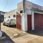 Casa térrea com 2 dormitórios, sendo 1 suíte.
