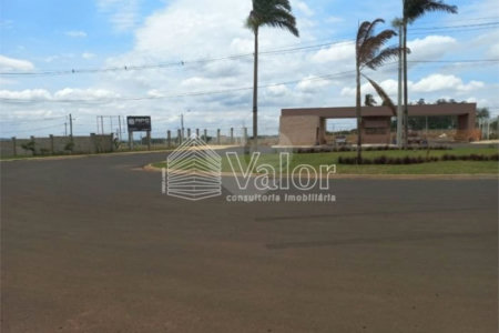 Terreno plano no Condomínio Villeneuve, com 250,00 m² de área total.