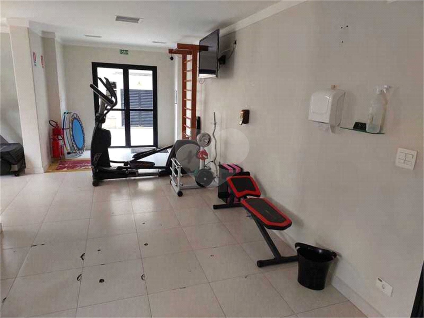 APARTAMENTO COM 125 M2 3 DORMITORIOS, SALA E COZINHA AMPLAS E 3 VAGAS DE GARAGEM. À VENDA EM SANTANA