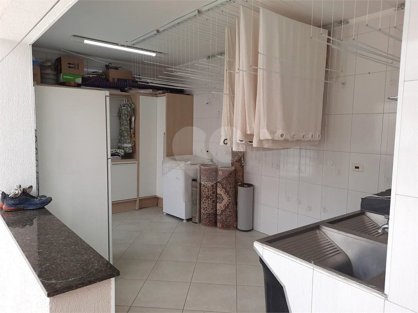 casa térrea na Vila Romana, 07 vagas de garagem, 4 quartos,, sendo 1 suíte amplo quintal.