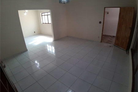 Sobrado à venda com 4 quartos, sendo 1 suíte, em Vila Gomes, São Paulo, SP