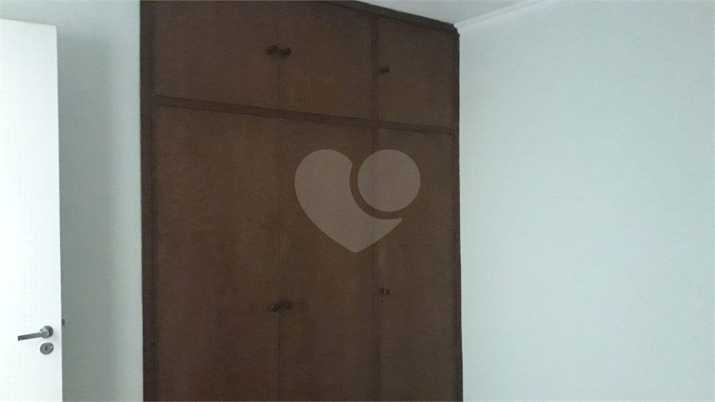 Venda apartamento 2 dormitórios, vaga de garagem fixa, lazer completo. Campo Belo. SP.