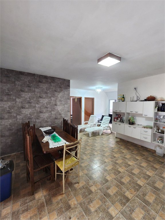 Casa à Venda - Estância Lagoa Dourada, Brotas-SP