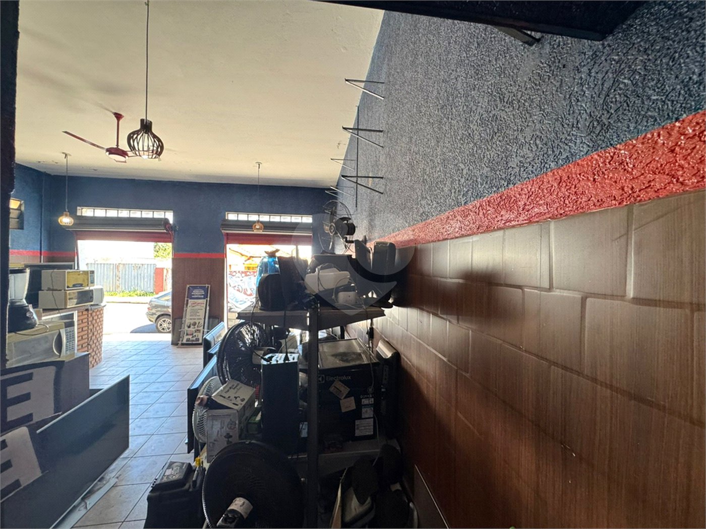 Casa com salão comercial, á venda, em São Carlos-SP.