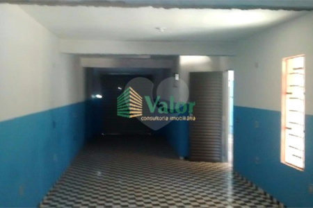 Ótimo salão comercial com uma casa no andar superior