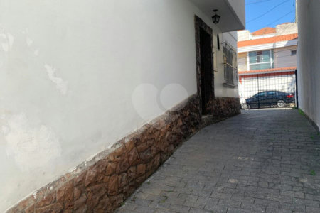 Excelente sobrado de 03 dormitórios na Aclimação.
