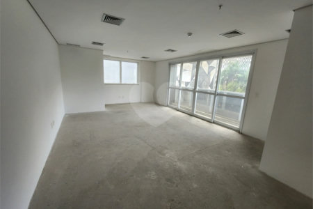 Sala comercial em frente ao Allianz Parque