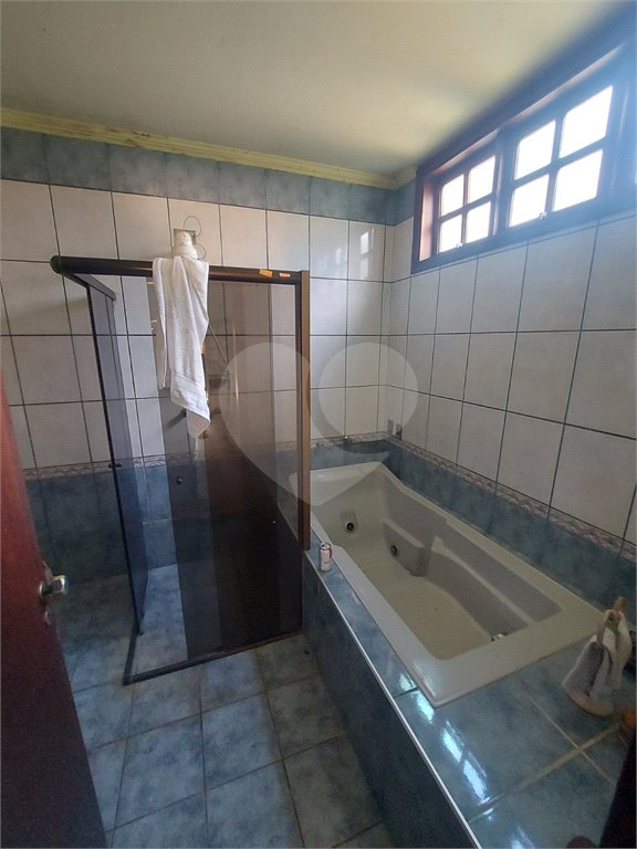 Casa térrea com piscina no Residencial Samambaia.